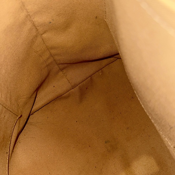 This is an authentic LOUIS VUITTON Damier Azur Totally MM. - Picture 6 of 7